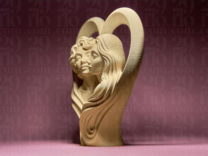 Zwei verliebte Frauen – Herz-Skulptur, 3D-Druck, auf Wunsch handbemalt